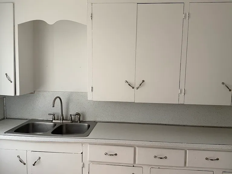 230 Miller St — Photo 11