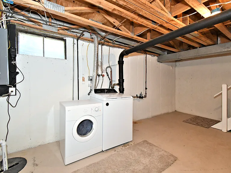 2489 Hillendale Dr — Photo 45