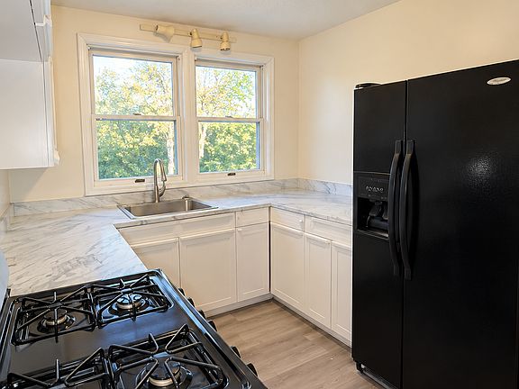 3rd image of 32 Valk Rd #4