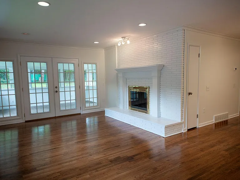 204 Hazelwood Dr — Photo 10