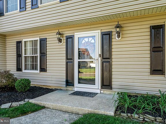 3rd image of 3 Luray Ln