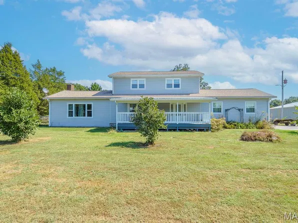 370 Hall Ln, Sorento, IL 62086