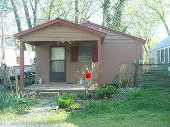 397 Nozzle Dr, Falling Waters, WV 25419