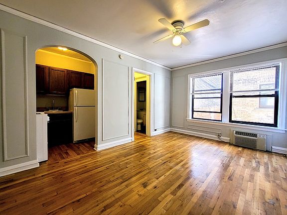 2nd image of 837 W Wolfram St #837209