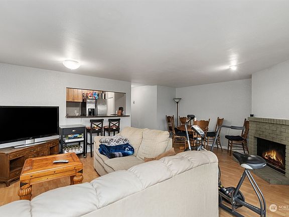 2nd image of 1526 Aurora Avenue N #B