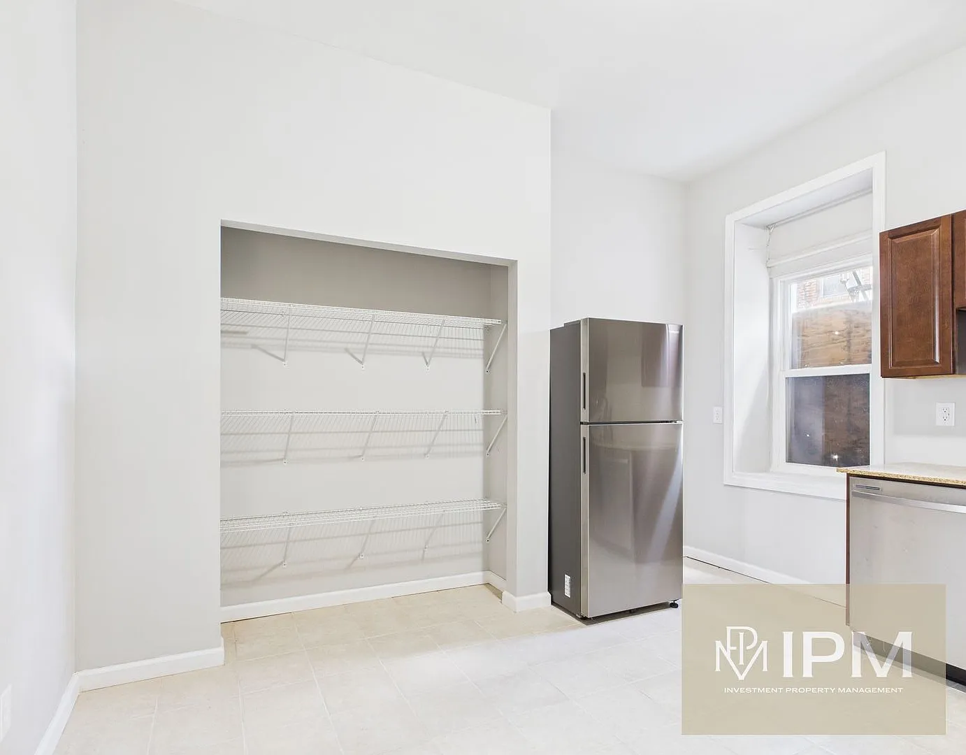 341 S 6th St — Photo 2