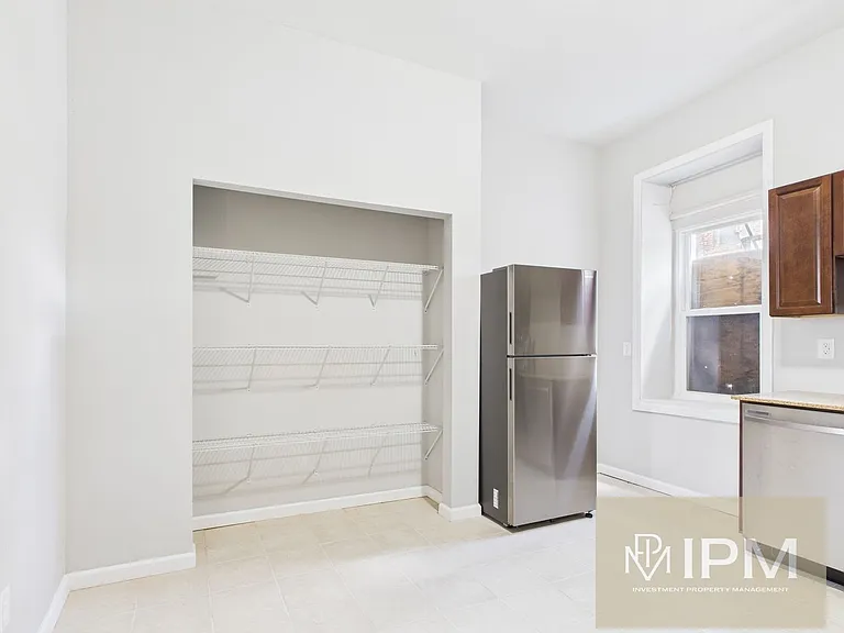 341 S 6th St — Photo 3