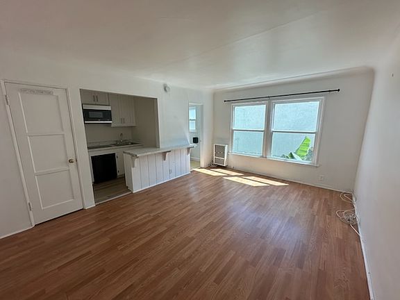 5th image of 4754 Oakwood Ave APT 11