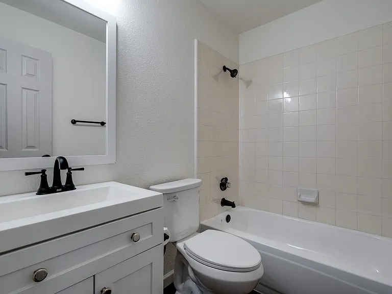 947 Winterstone Dr — Photo 12