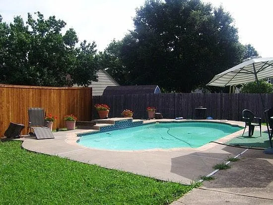 1612 Colony St — Photo 2