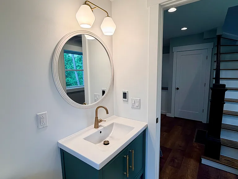 Main Floor, Full Bath