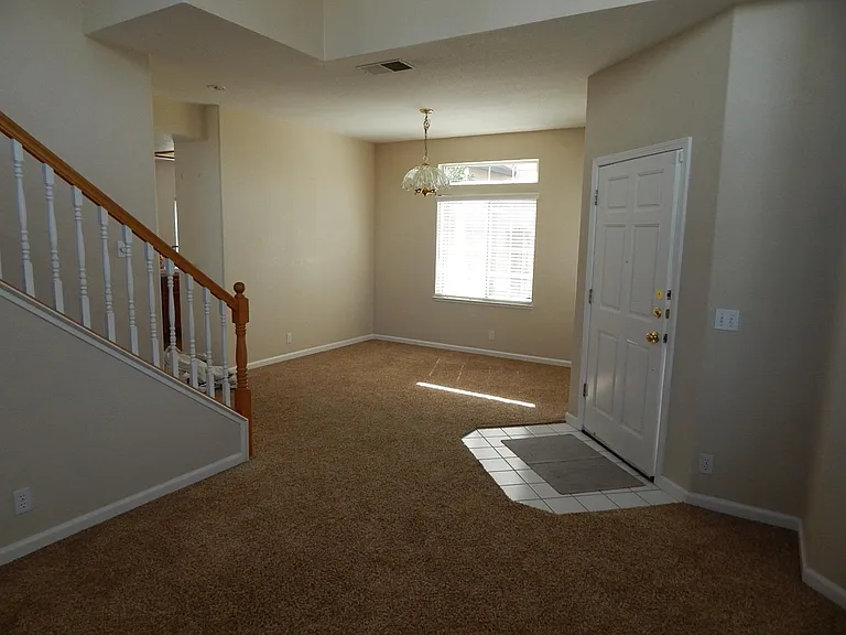 1200 Farragut Cir — Photo 6