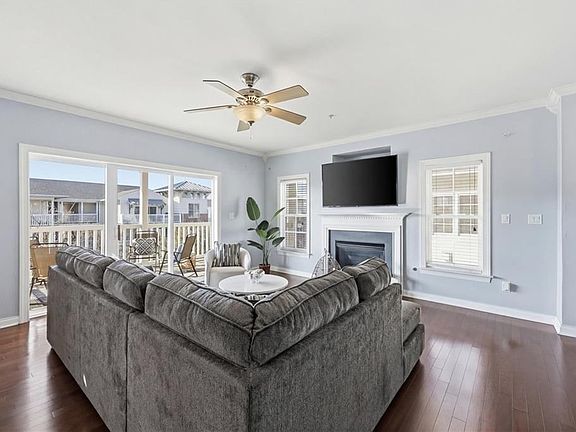 5th image of 8252 N View Blvd