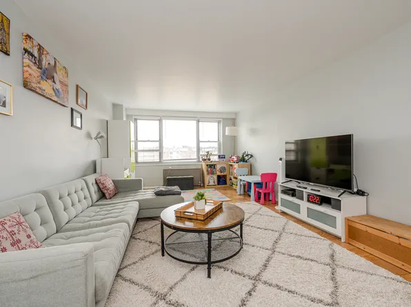 70-25 Yellowstone Boulevard image 1 of 16