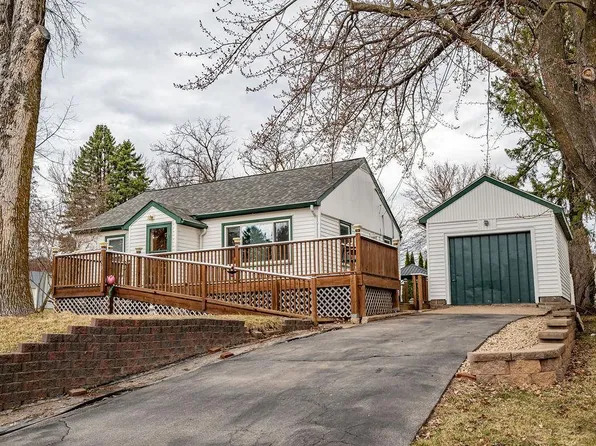 158 W Summit Ave, Ellsworth, WI 54011