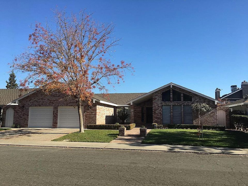 Great curb appeal, in executive neighborhood