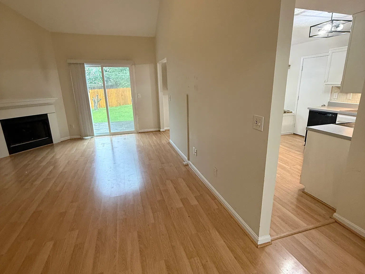 3 bed, 875 sqft, $1,350 — Photo 4