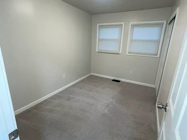 409 Illinois Ave — Photo 8