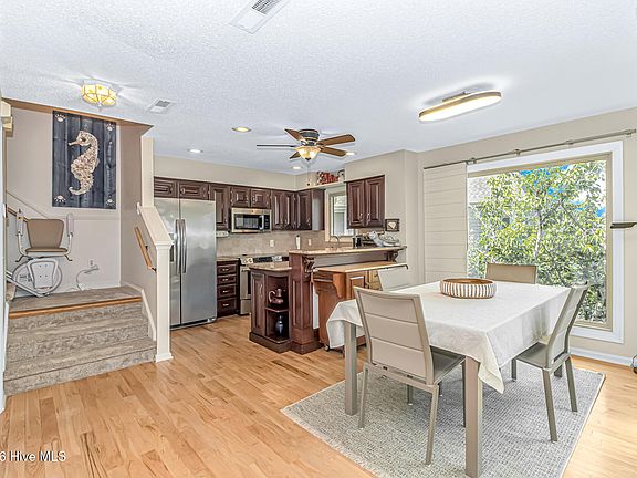 5th image of 1668 Harbor Drive