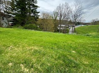 183 Walker St, Sophia, WV 25921