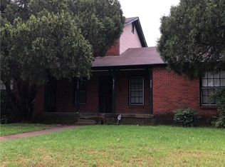 3704 Meadowbrook Dr, Fort Worth, TX 76103