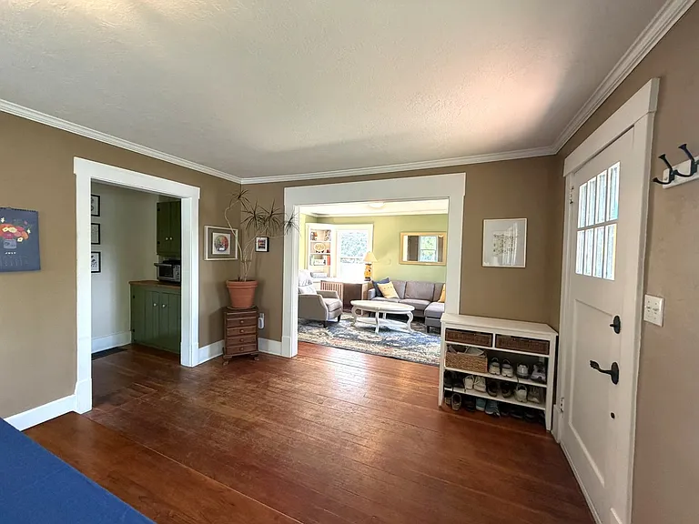 1424 W Franklin St — Photo 6