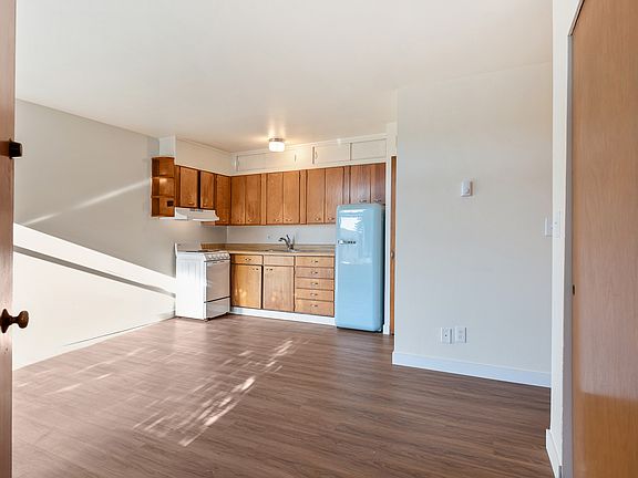 3rd image of 301 14th Ave E #11