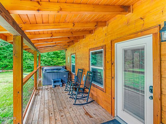 4th image of 903 Johns Branch Rd