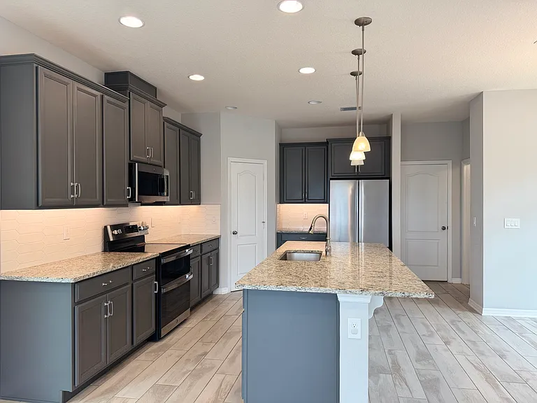 730 Rivington Ave — Photo 10