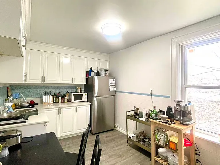 625 Bathurst St — Photo 8