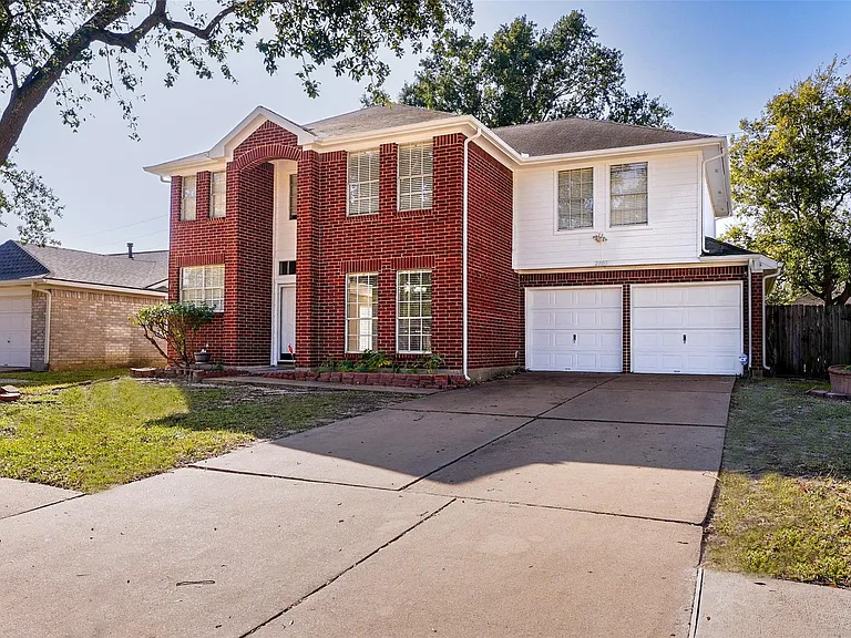 2103 Charlton House Ln — Photo 2