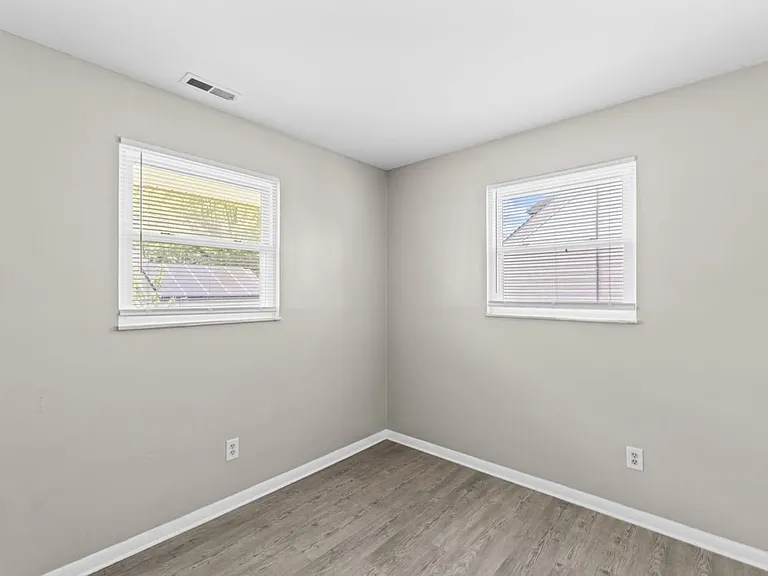 1549 Oakland Park Ave — Photo 25
