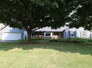 1450 Spring Hill Dr, Algonquin, IL 60102