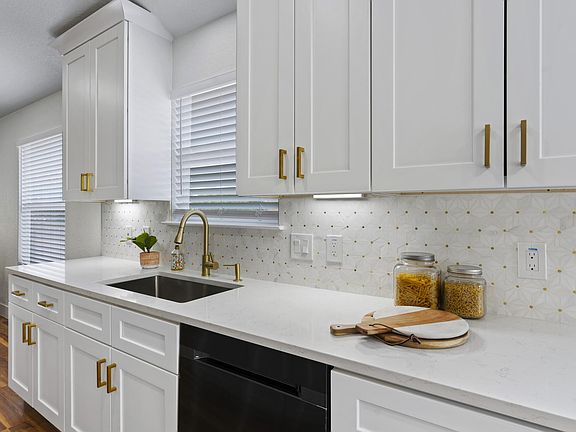 4th image of 308 Covent Dr