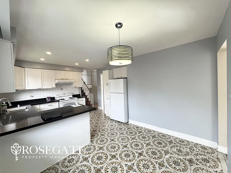 11 Roseville Dr #1 — Photo 4