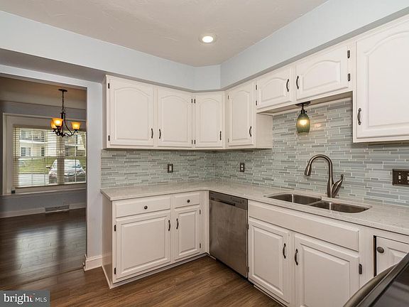 4th image of 117 Oak Knoll Cir