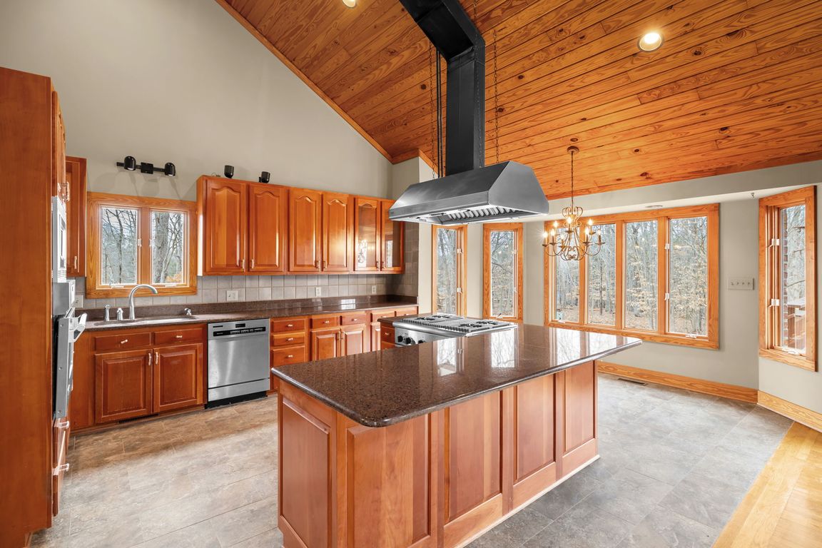 17-web-or-mls-2931 Iron Works-17