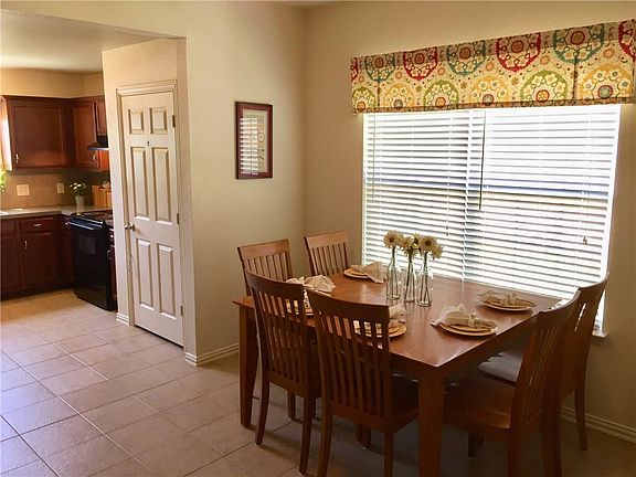 3rd image of 2204 Arrowhead Dr