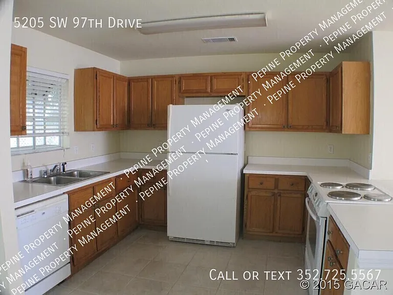 5205 SW 97th Dr — Photo 4