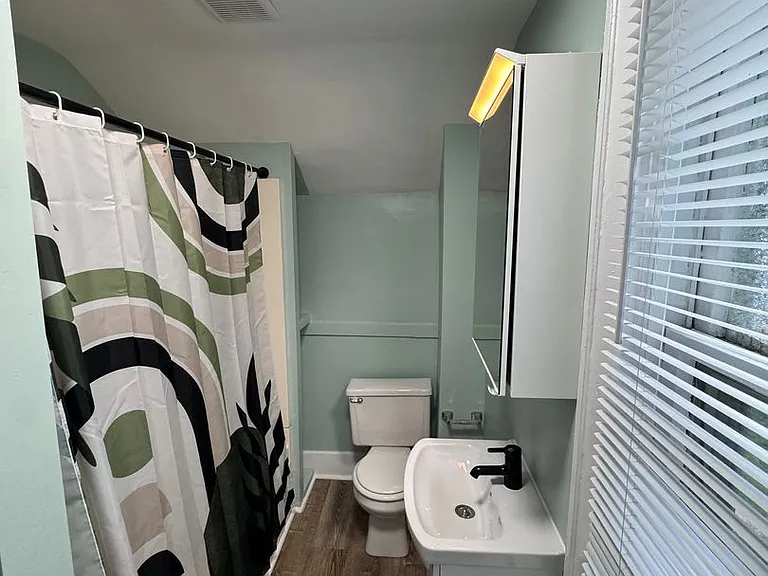 942 Woodlawn Ave — Photo 16