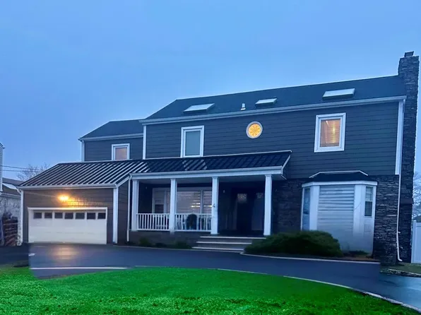 4 Bonnie Court, Merrick, NY 11566