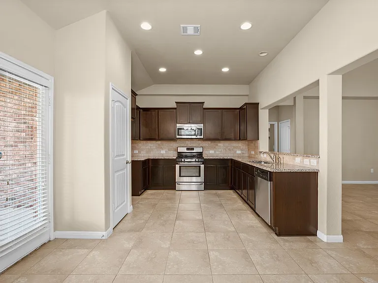 16440 Pienza Dr — Photo 11