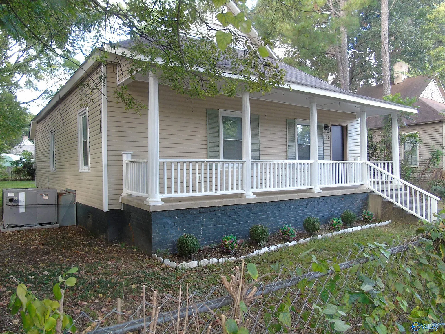 2 bed, 1.0 bath, 1095 sqft, $1,400 — Photo 1