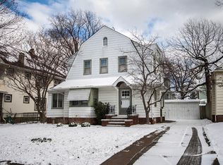 1581 Parkwood Rd, Lakewood, OH