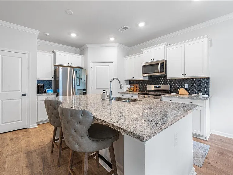 402 Oak View Way — Photo 12