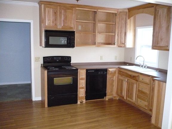 4th image of 319 Whitehead Ct