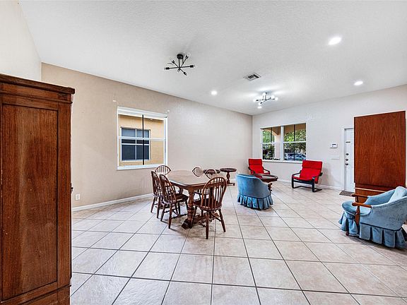 4th image of 887 Nandina Drive