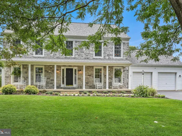 9 Field Ln, Lititz, PA 17543