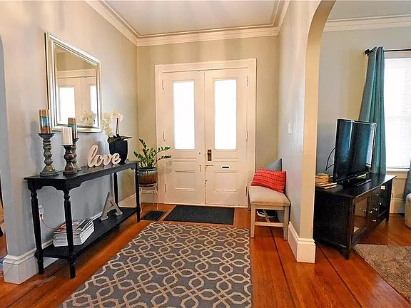 4th image of 223 Armington St