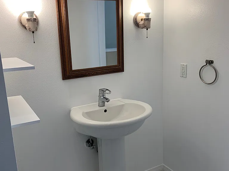 2615 W Grand Ave — Photo 5
